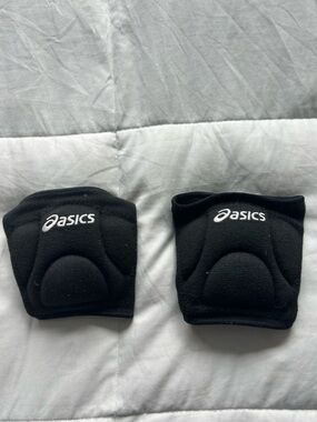 ASICS Black Padded Sports Knee Pad Protectors Kids